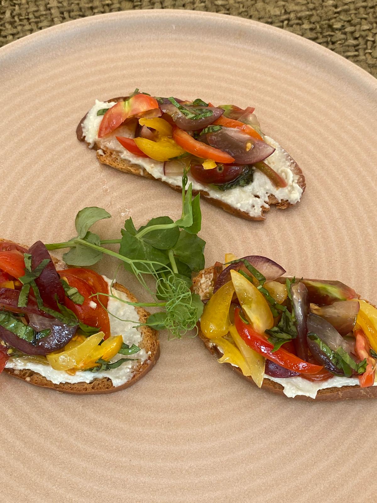 BRUSHETTA ÜZÜM & ROKFORMA